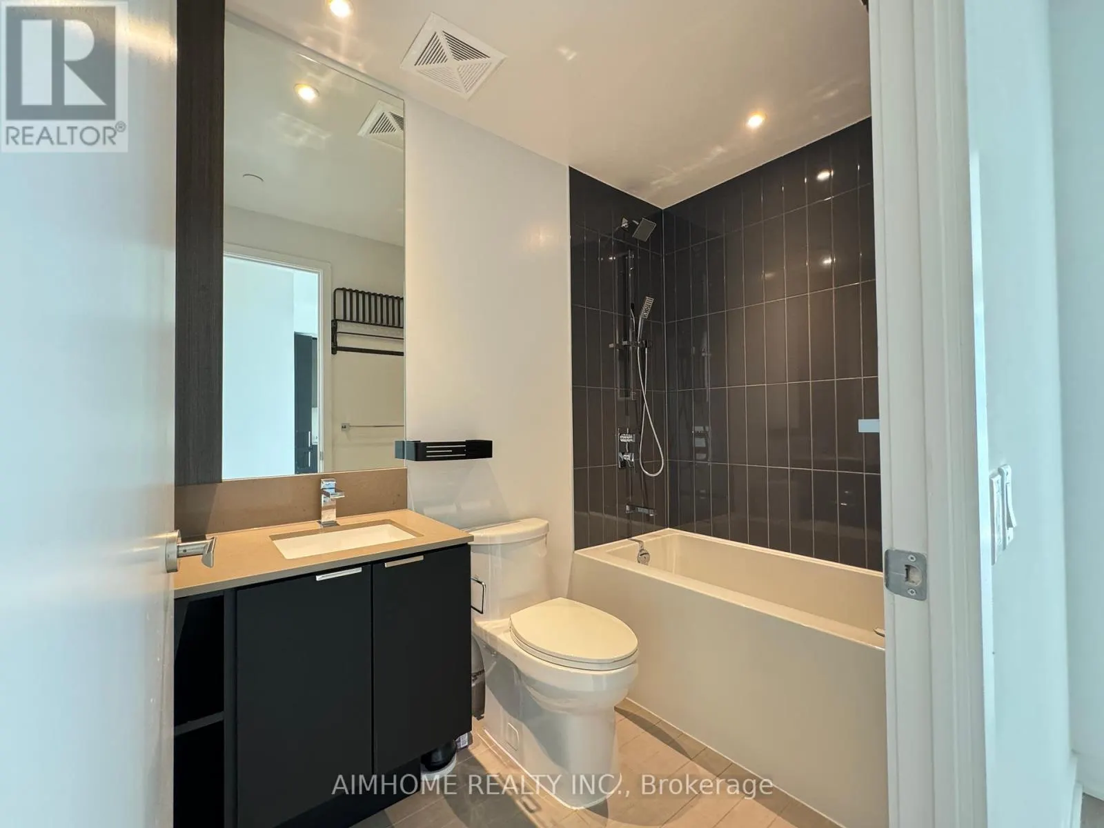 3902 - 3883 QUARTZ ROAD