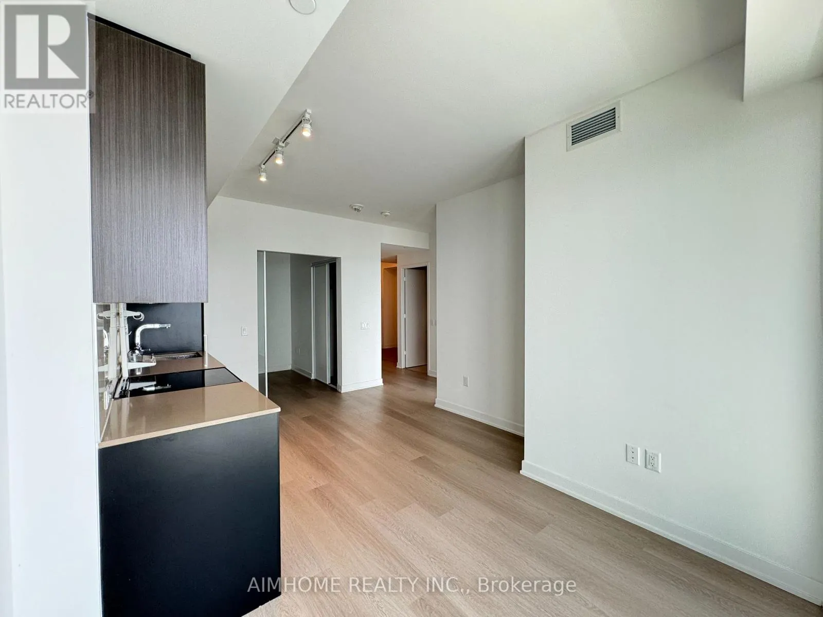 3902 - 3883 QUARTZ ROAD