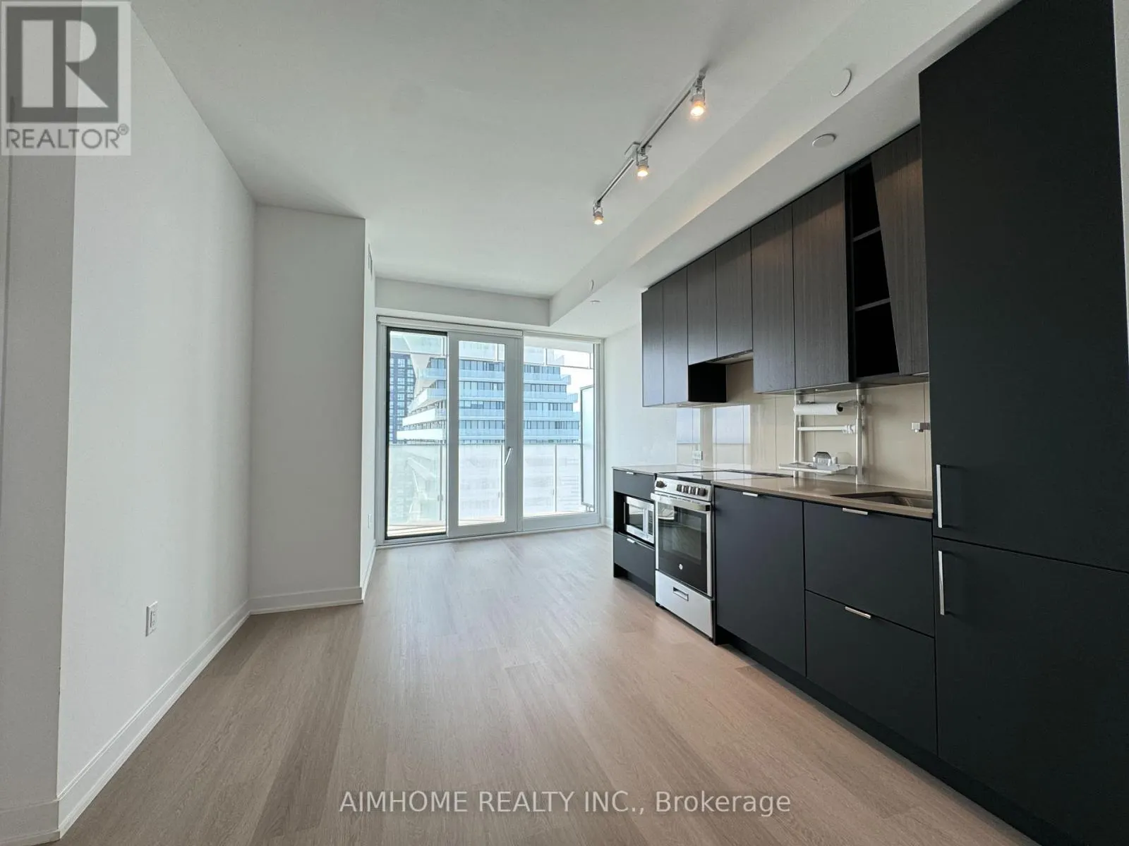 3902 - 3883 QUARTZ ROAD