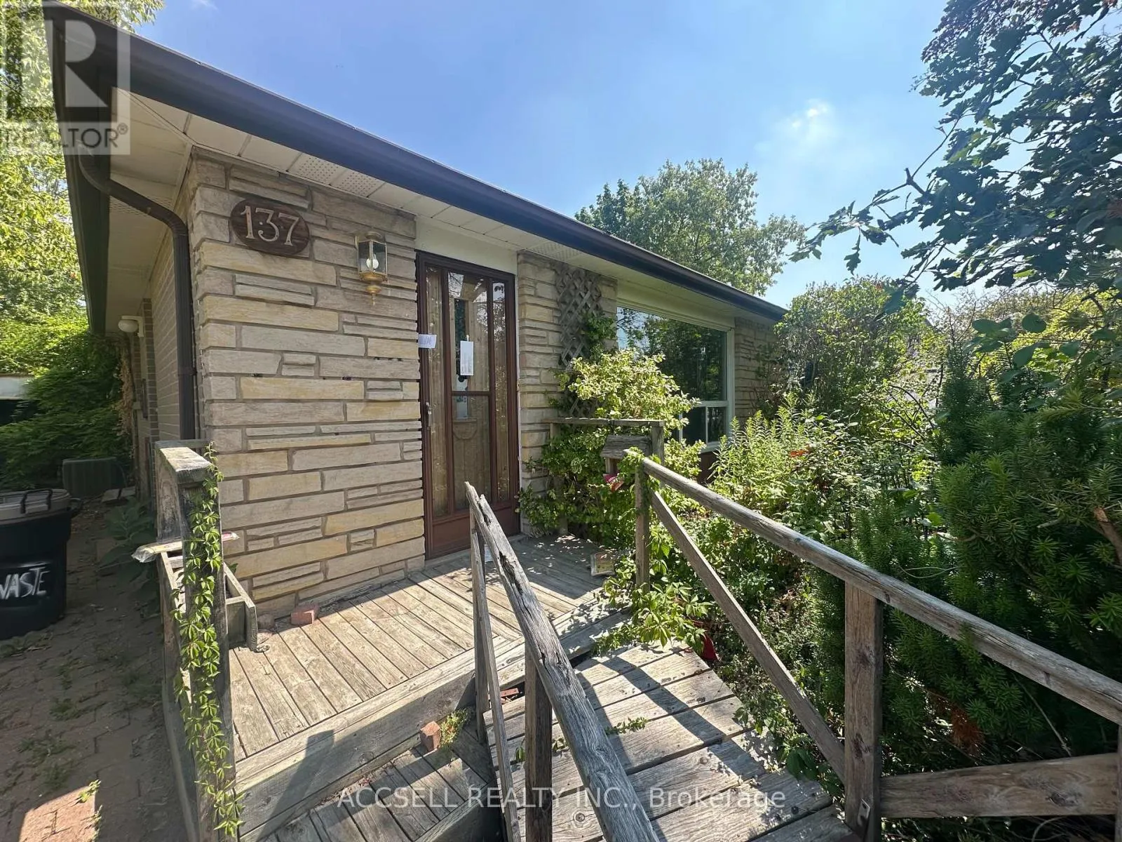 137 EARNSCLIFFE CIRCLE