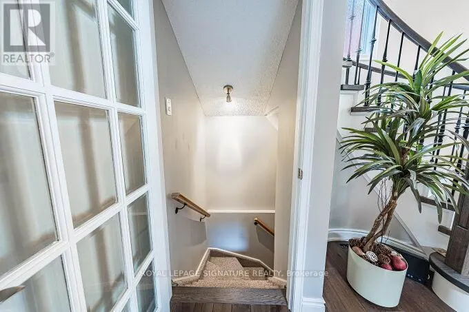 6874 LISGAR DRIVE