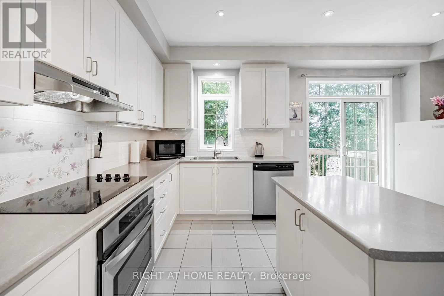 33 PROMENADE TRAIL