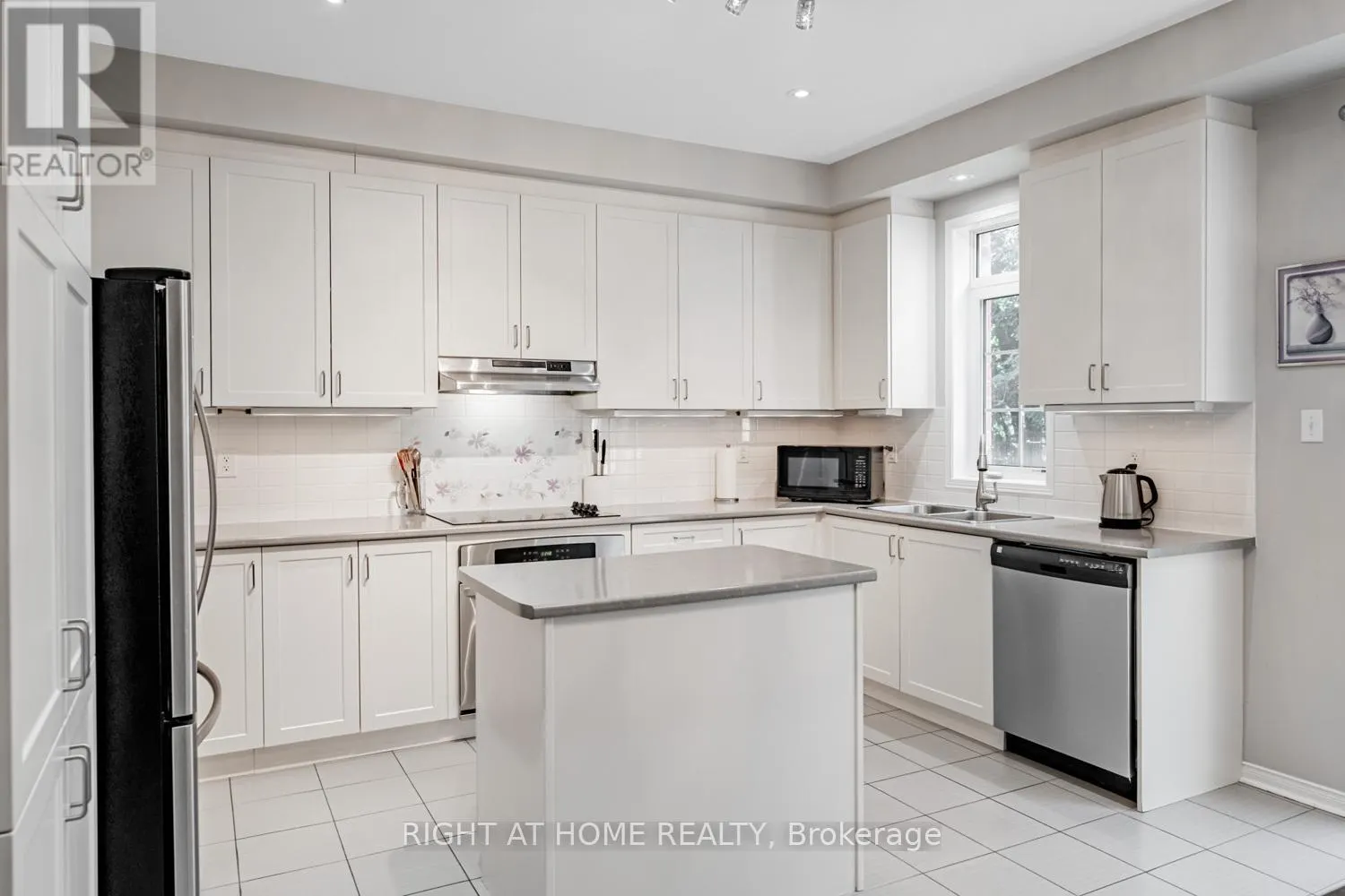33 PROMENADE TRAIL