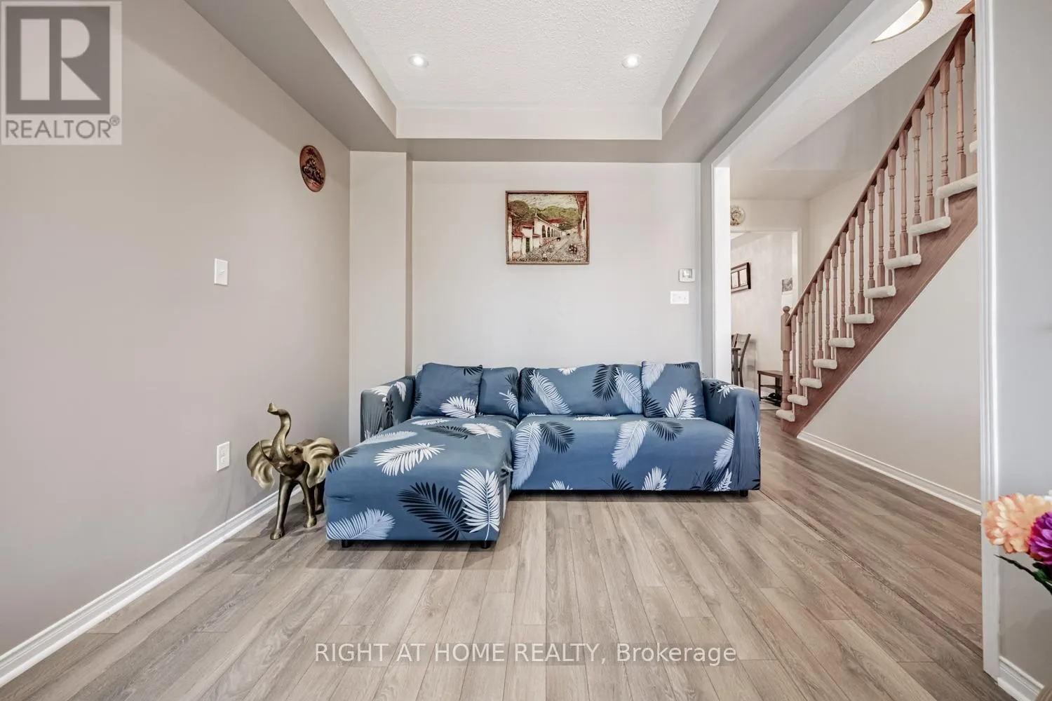 33 PROMENADE TRAIL