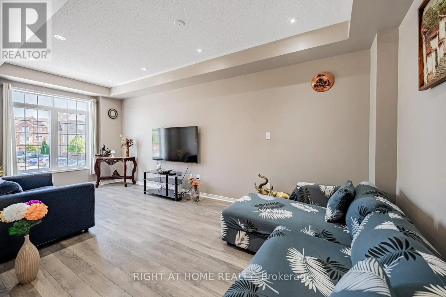33 PROMENADE TRAIL