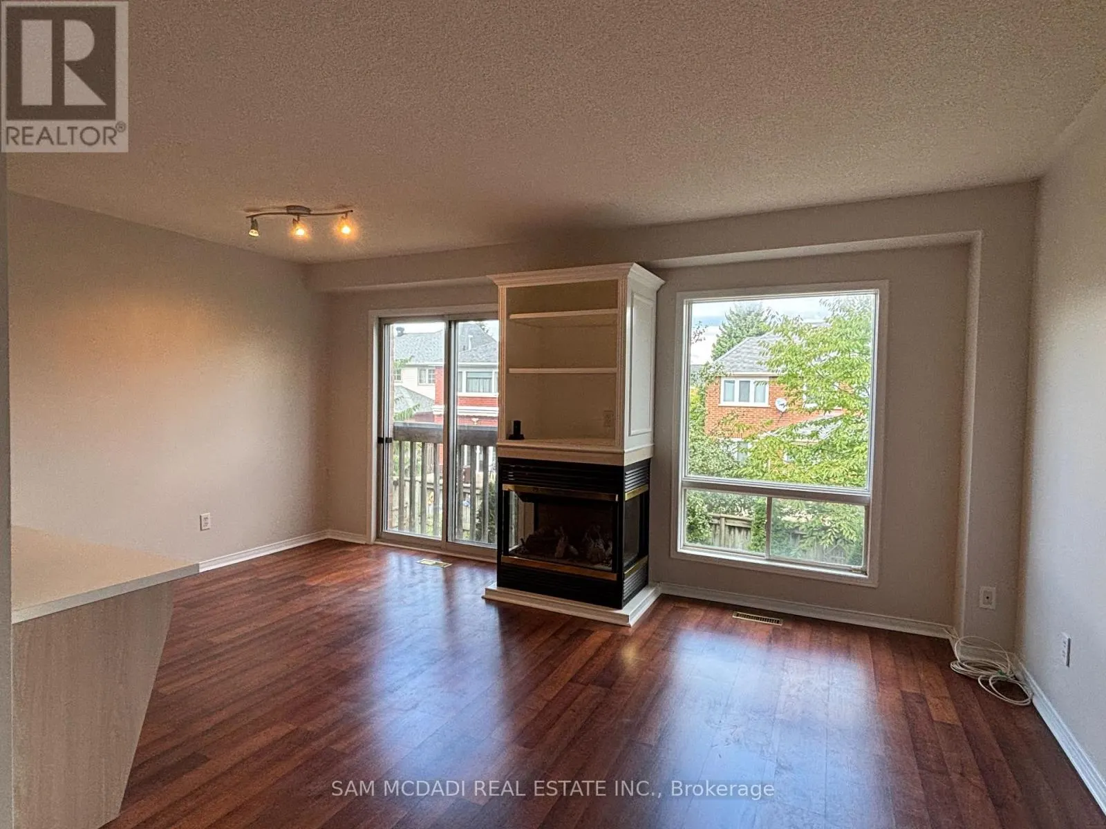 102 - 2945 THOMAS STREET