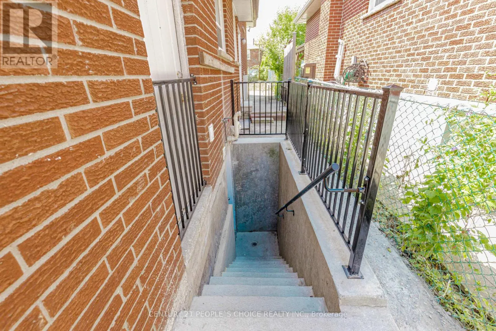 4104 BRANDON GATE