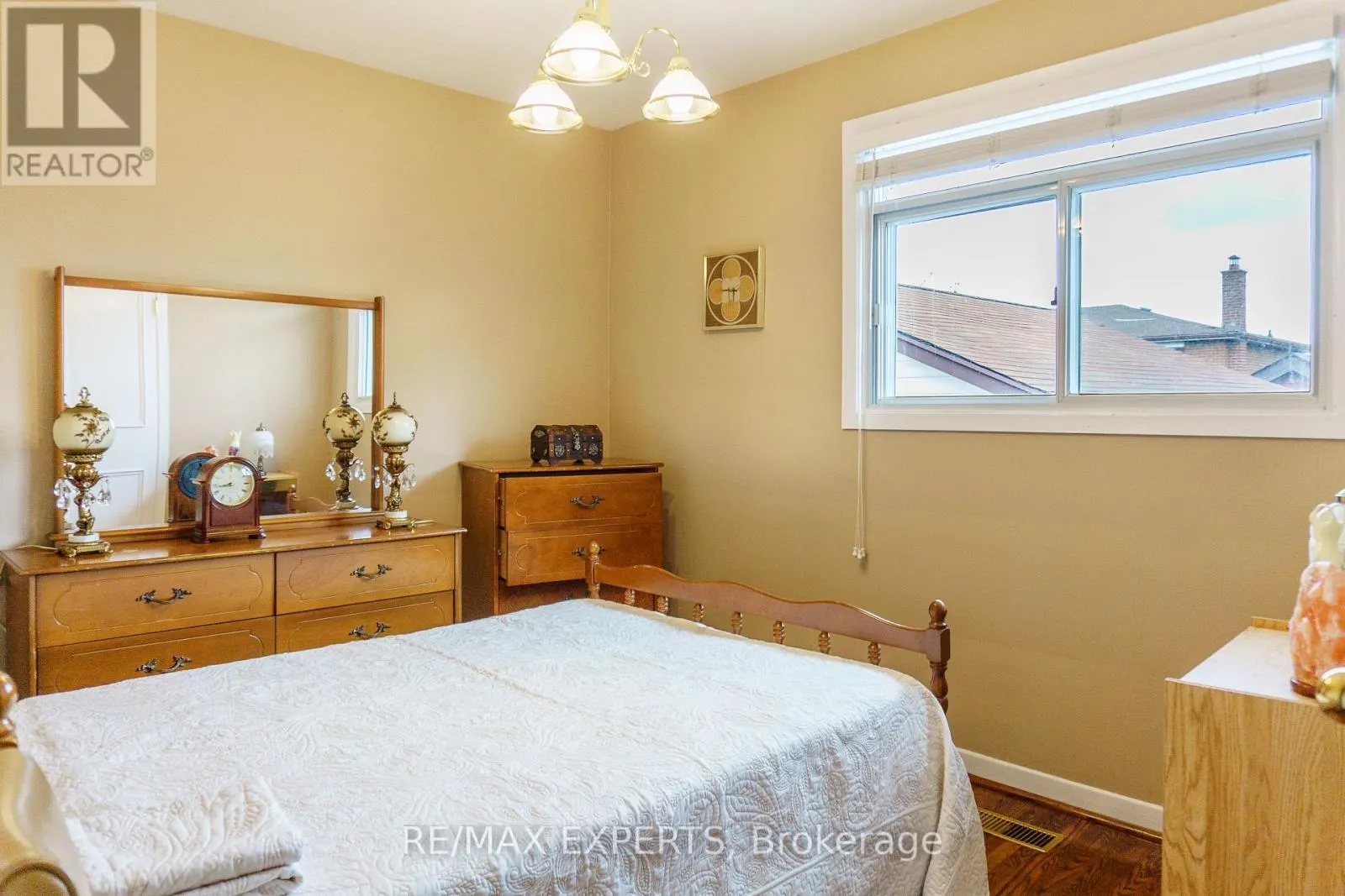 8 CHARRINGTON CRESCENT