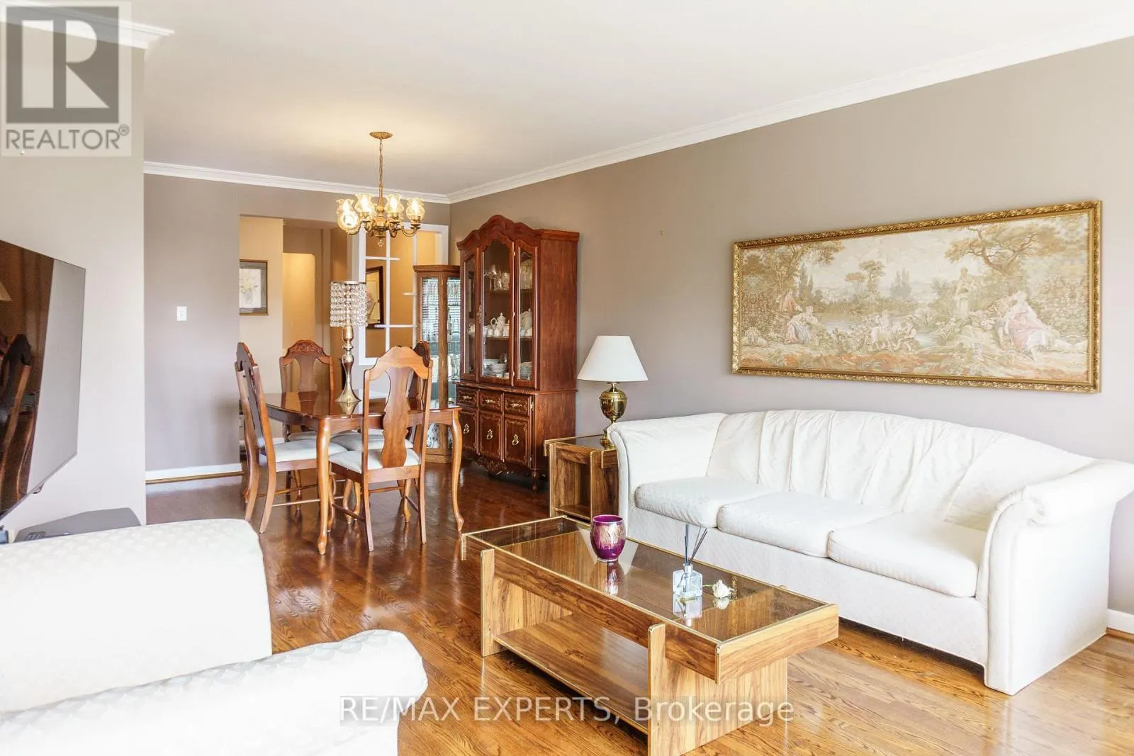 8 CHARRINGTON CRESCENT