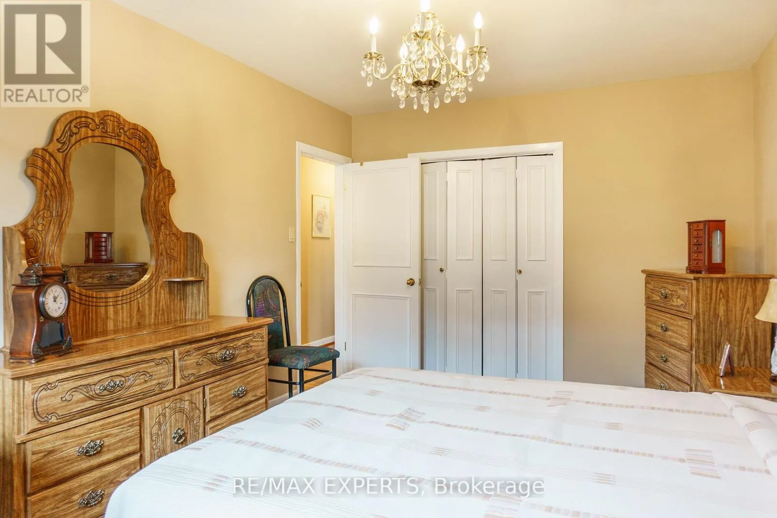 8 CHARRINGTON CRESCENT