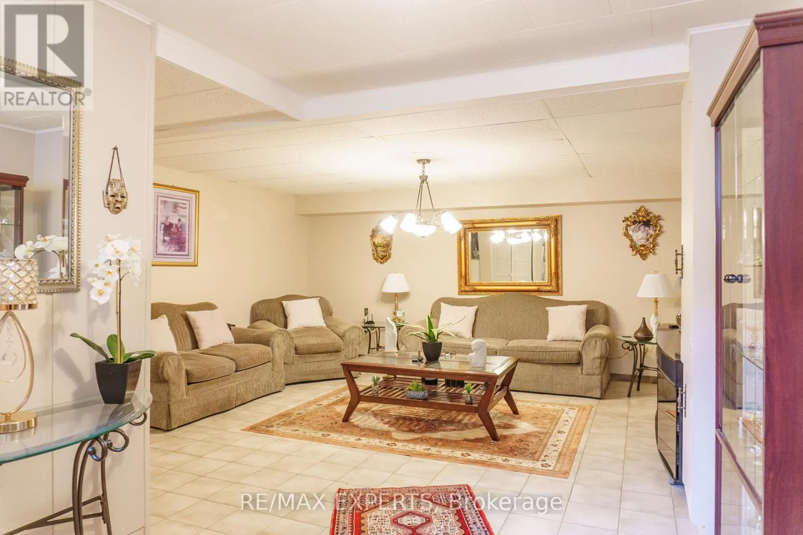8 CHARRINGTON CRESCENT