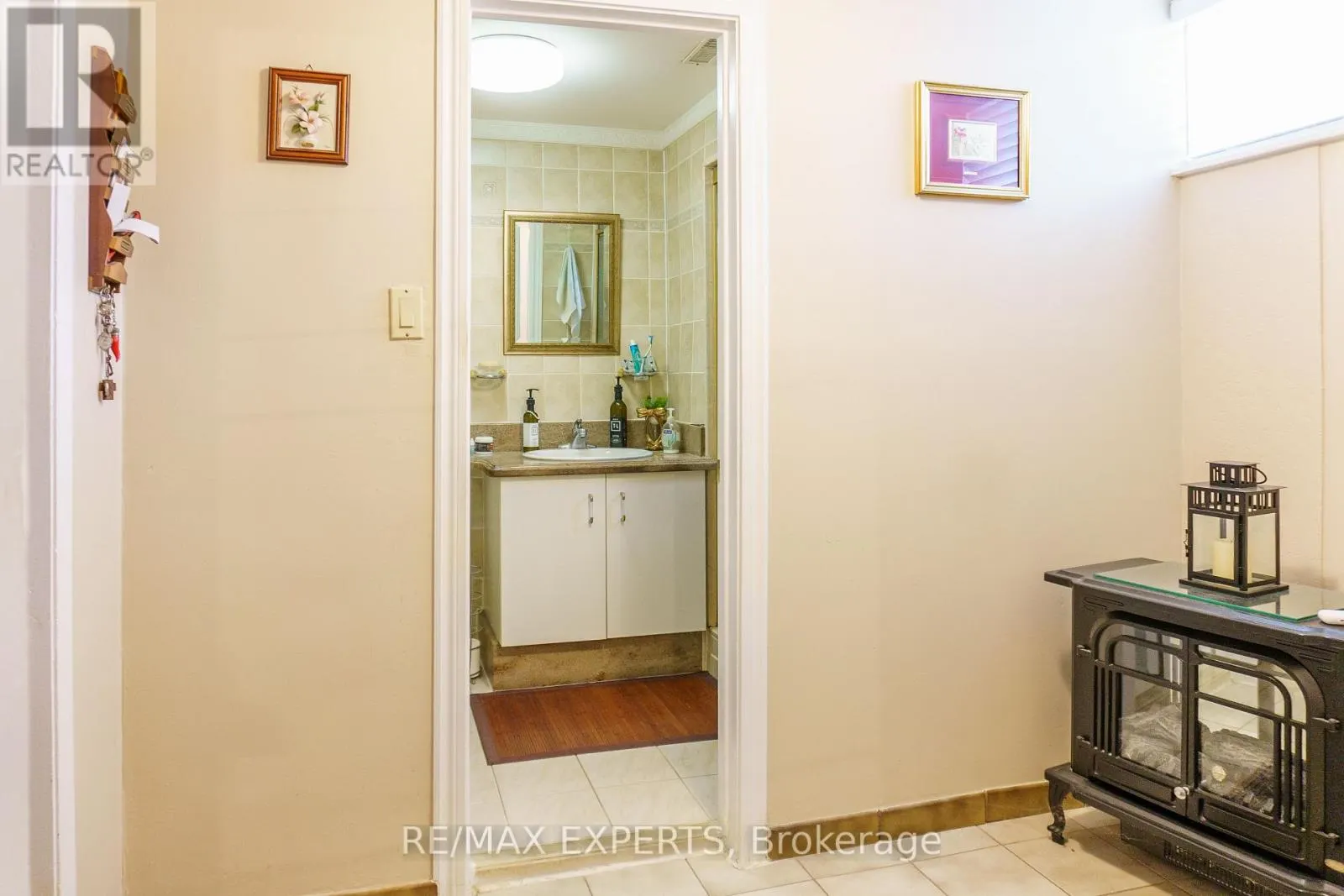 8 CHARRINGTON CRESCENT