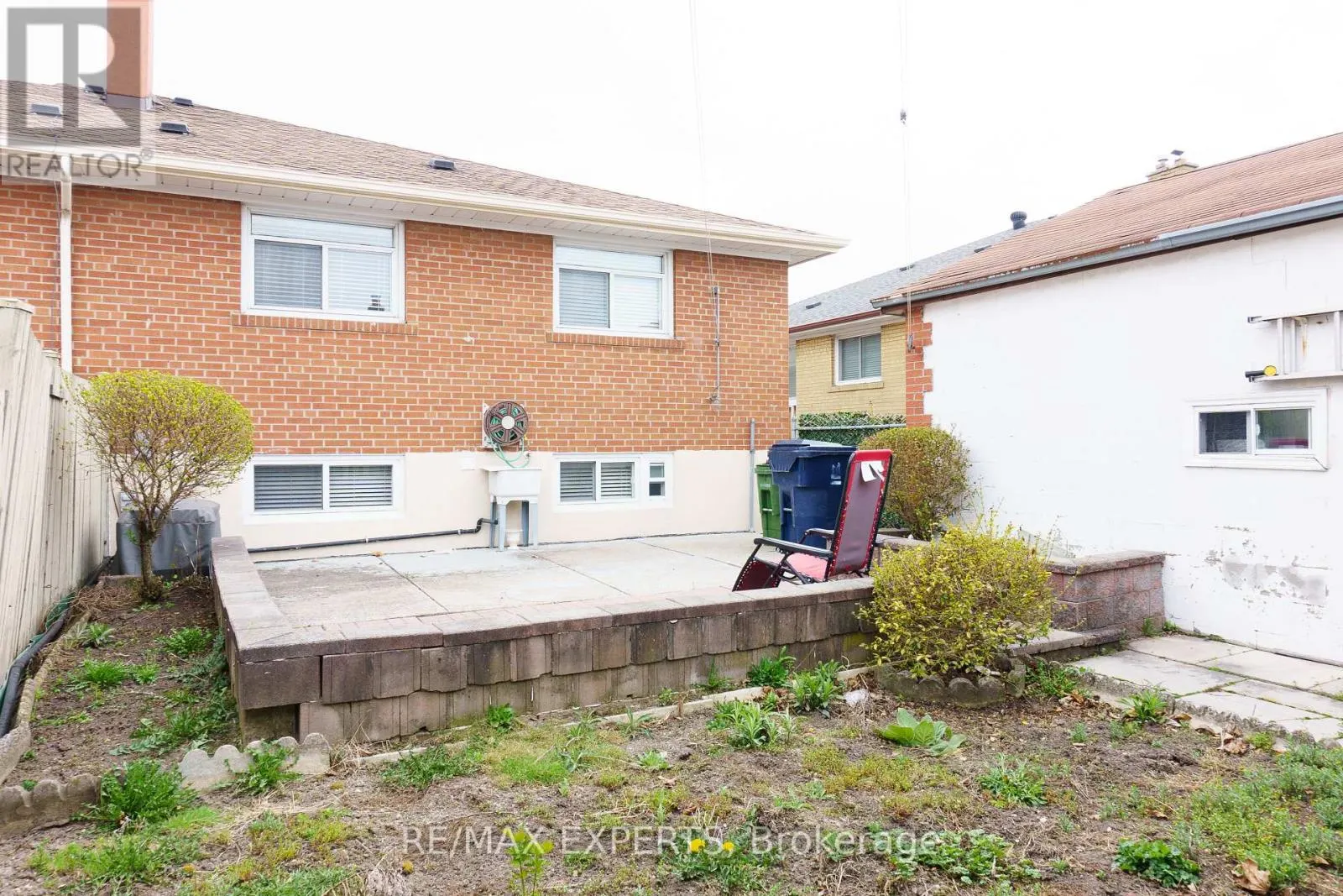 8 CHARRINGTON CRESCENT