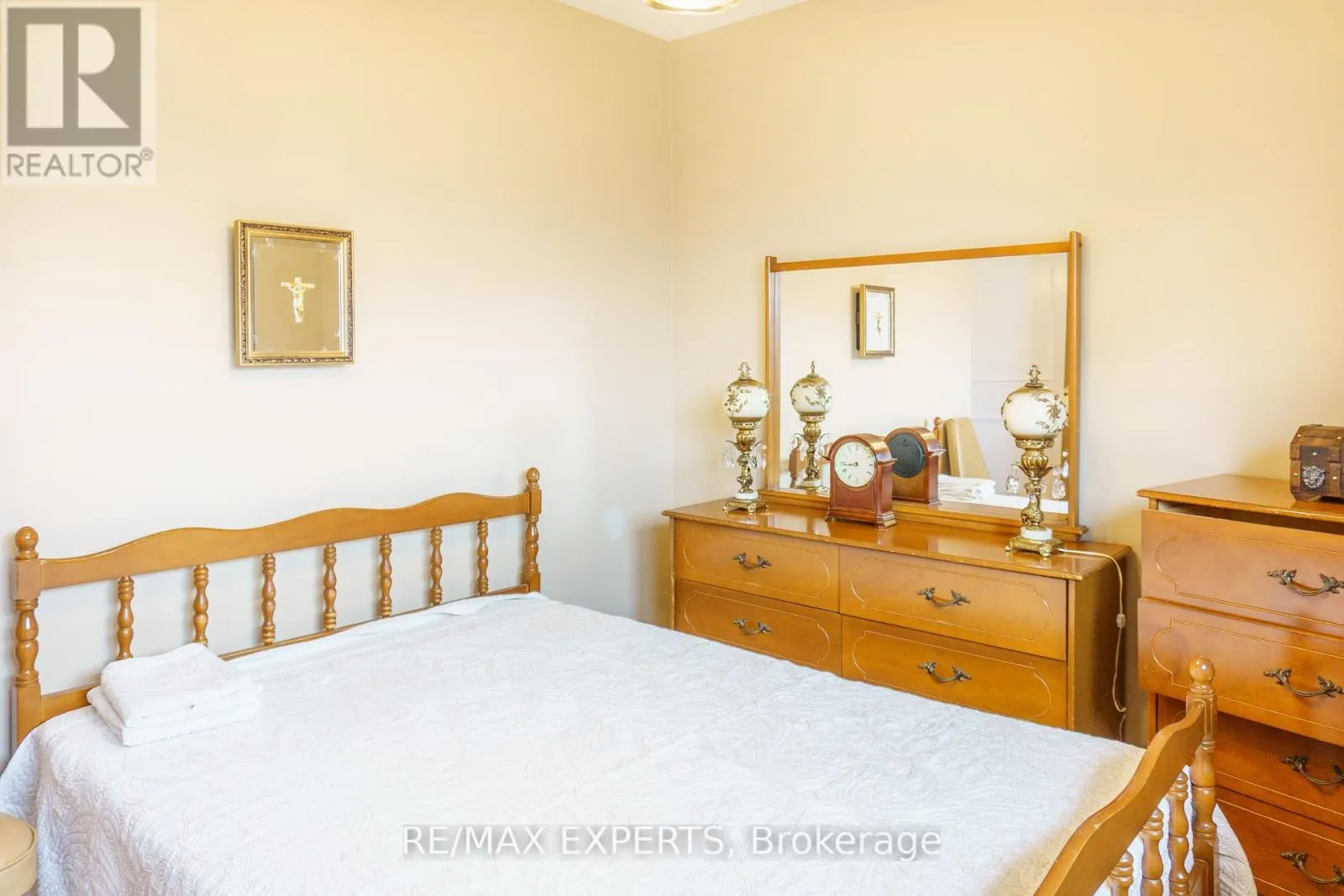 8 CHARRINGTON CRESCENT