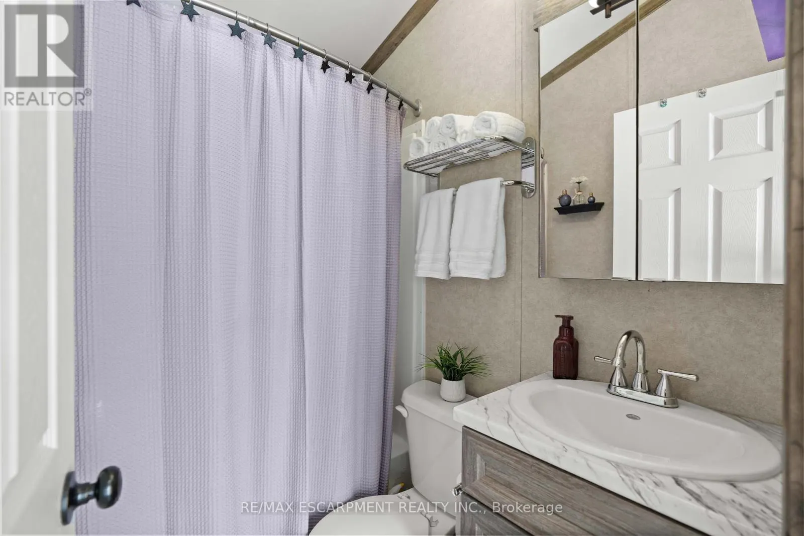 10 OAK - 4449 MILBUROUGH LINE