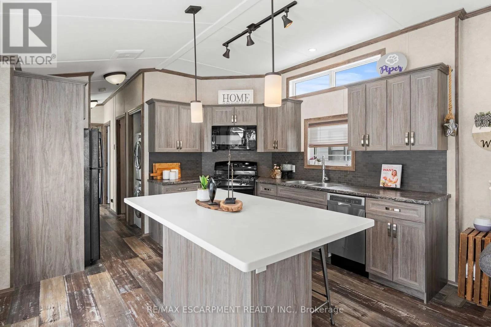 10 OAK - 4449 MILBUROUGH LINE
