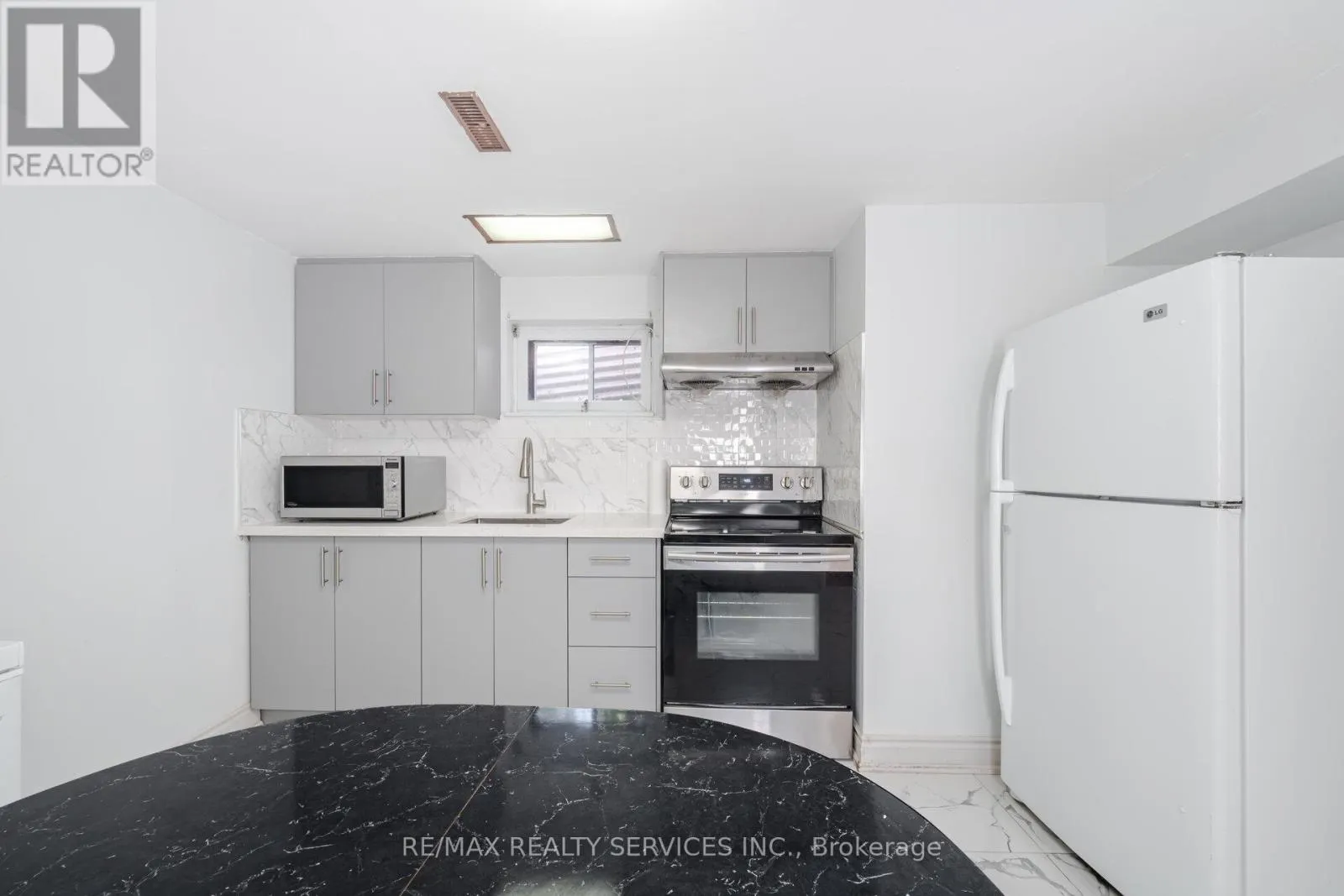 139 RUTHERFORD ROAD N