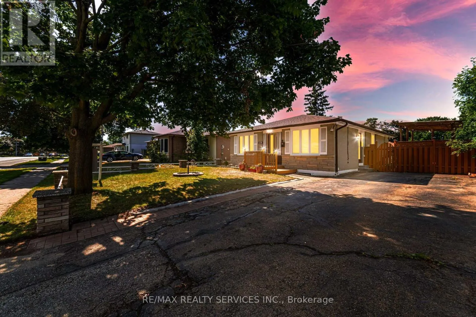 139 RUTHERFORD ROAD N