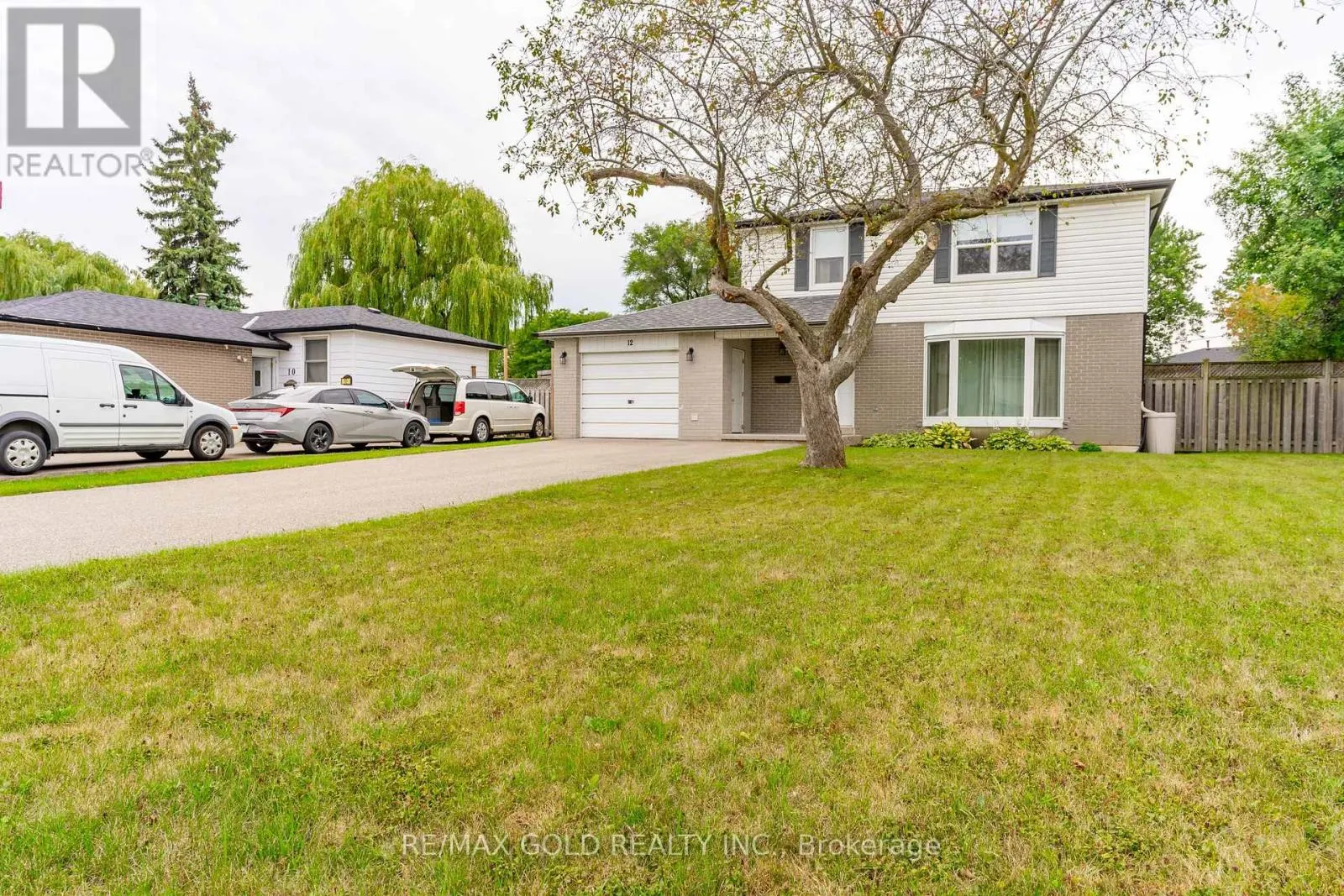 12 DUNBLAINE CRESCENT