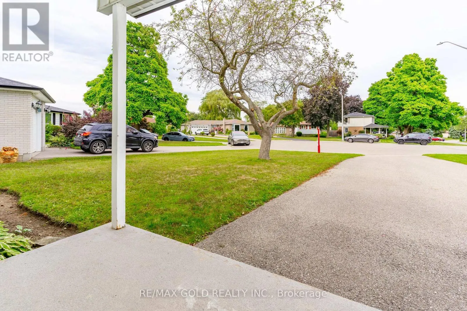 12 DUNBLAINE CRESCENT