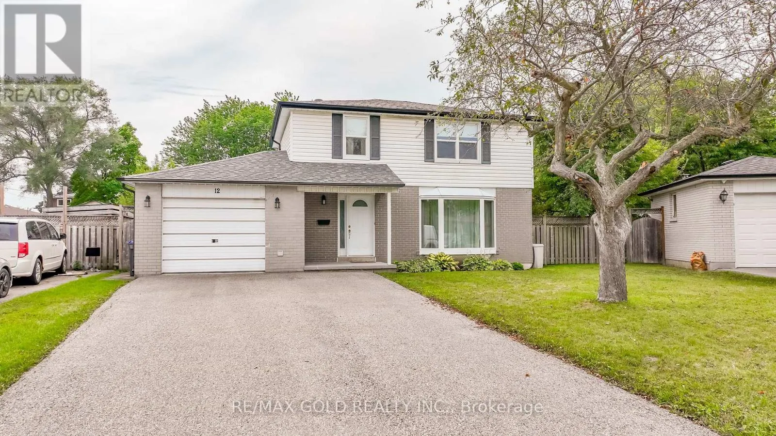 12 DUNBLAINE CRESCENT