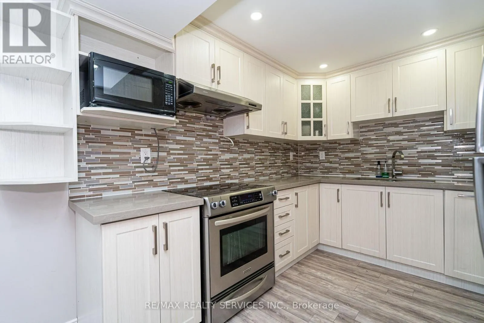 438 ROYAL WEST DRIVE