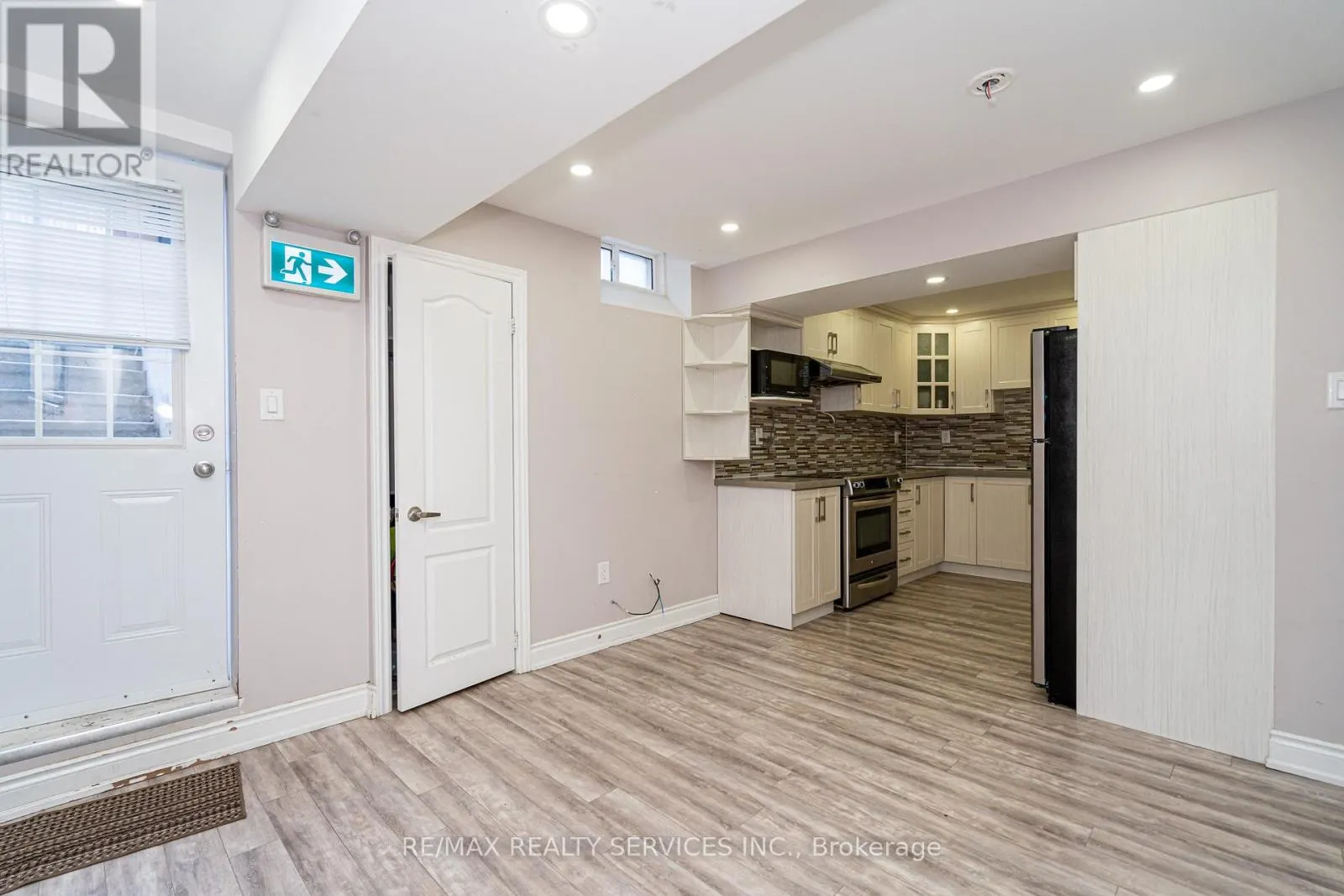 438 ROYAL WEST DRIVE