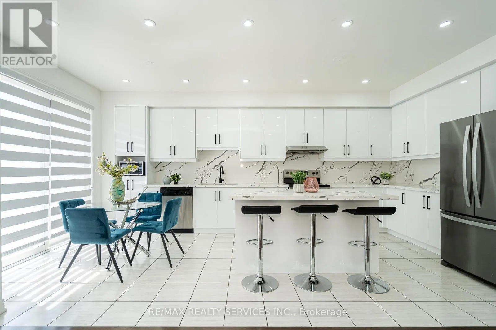 438 ROYAL WEST DRIVE