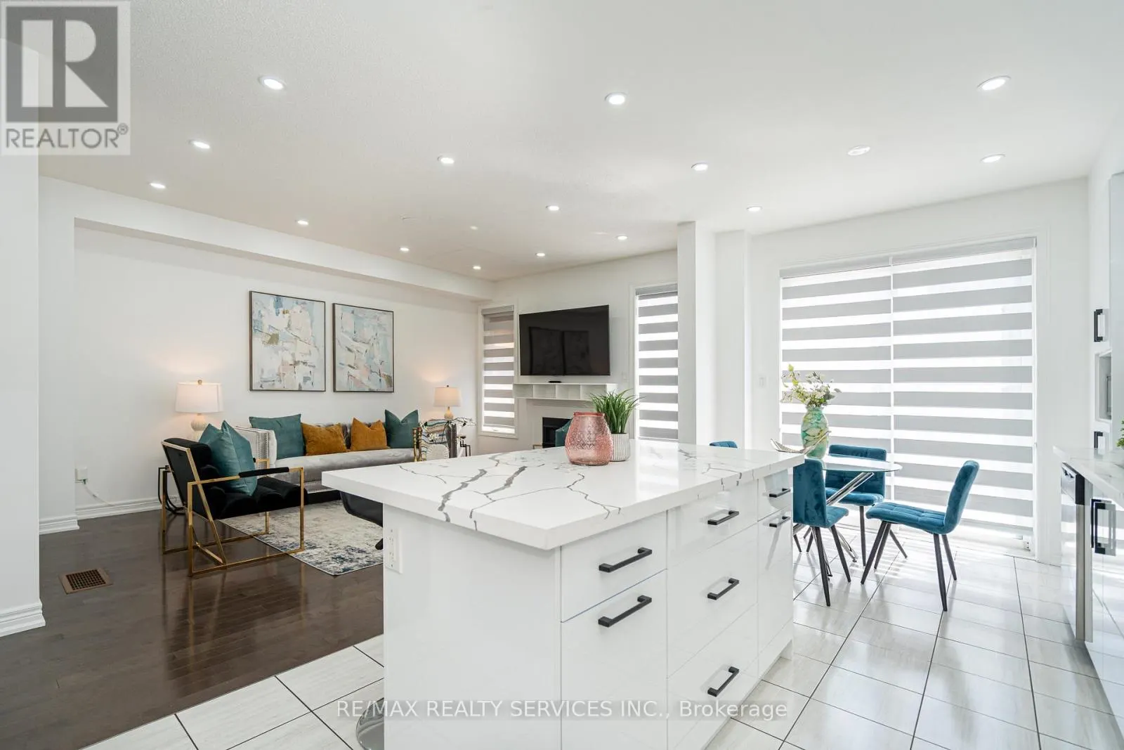 438 ROYAL WEST DRIVE