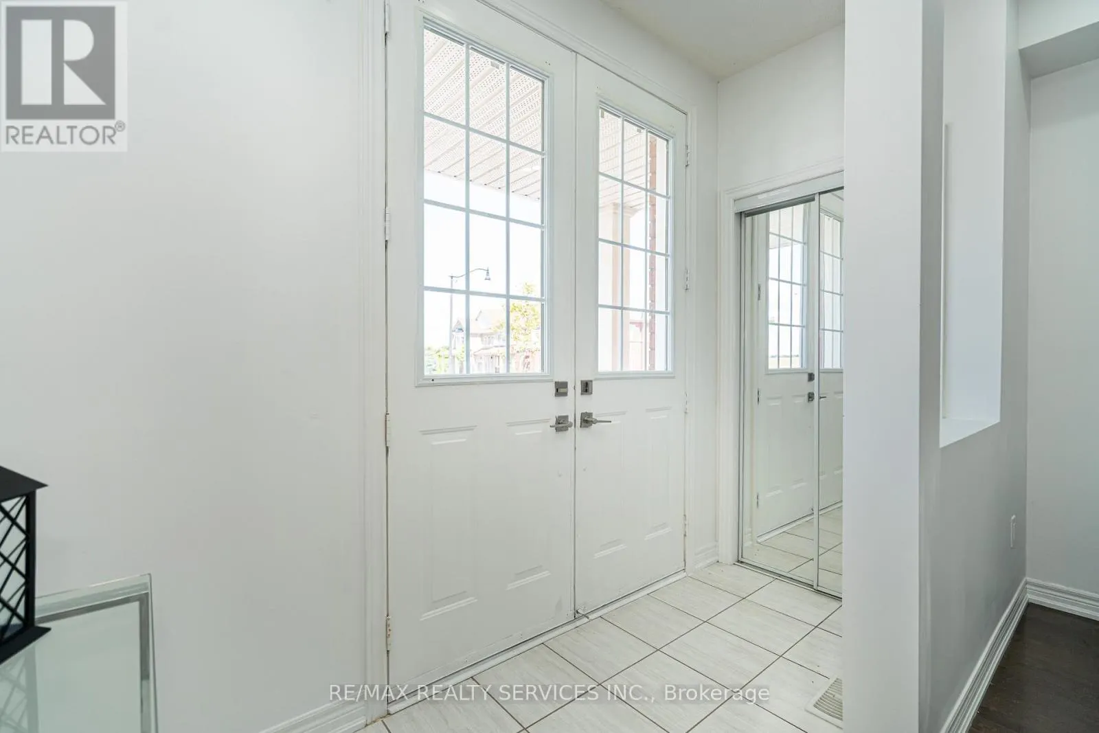 438 ROYAL WEST DRIVE