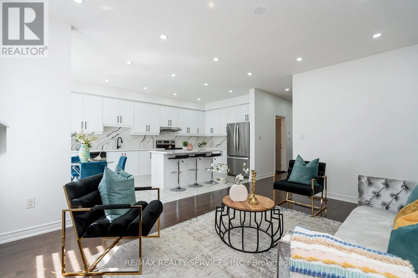 438 ROYAL WEST DRIVE