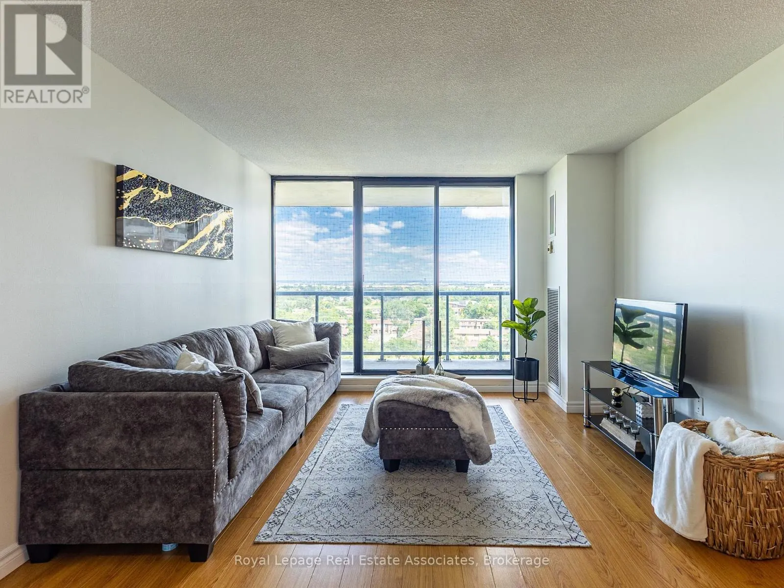 1205 - 17 KNIGHTSBRIDGE ROAD