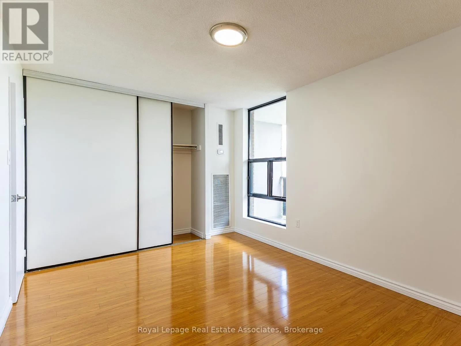 1205 - 17 KNIGHTSBRIDGE ROAD