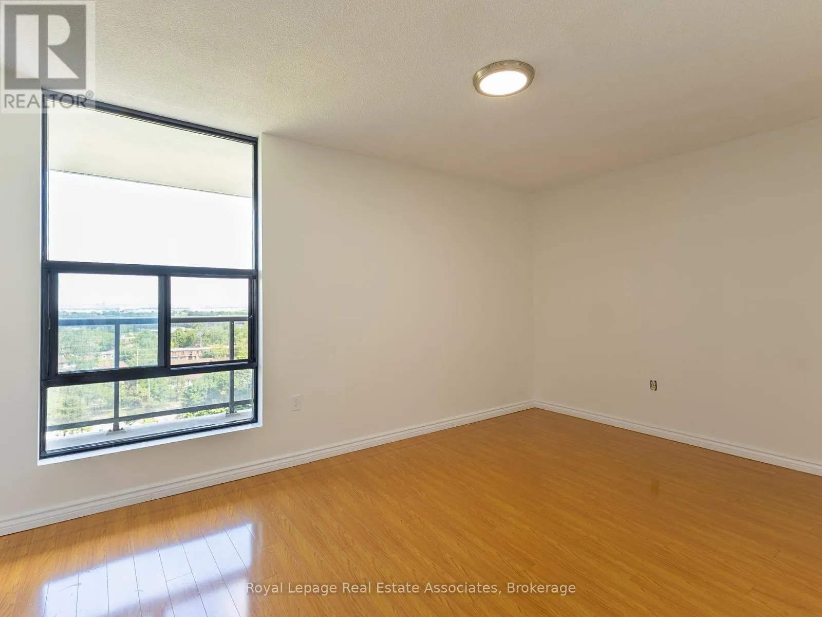 1205 - 17 KNIGHTSBRIDGE ROAD
