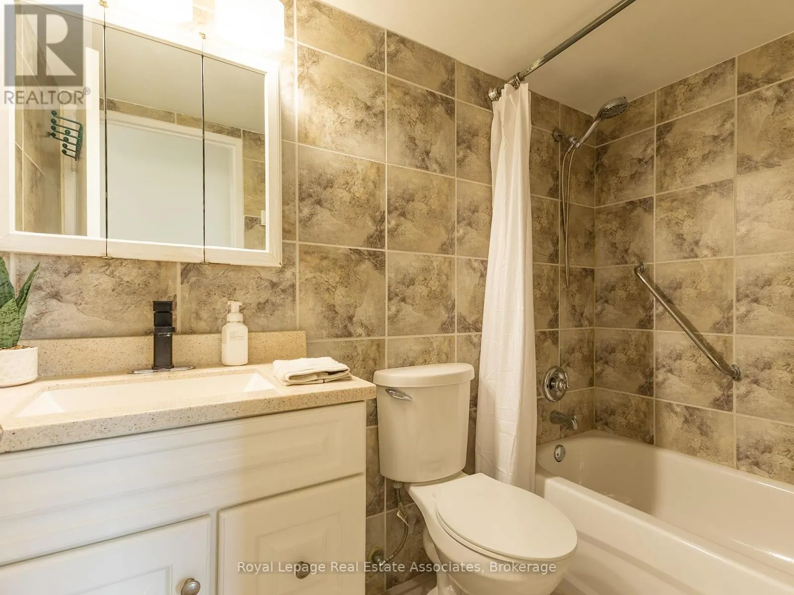 1205 - 17 KNIGHTSBRIDGE ROAD
