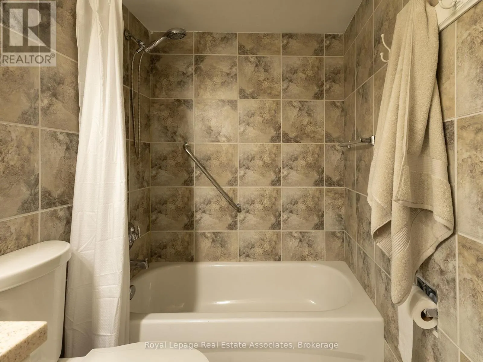 1205 - 17 KNIGHTSBRIDGE ROAD