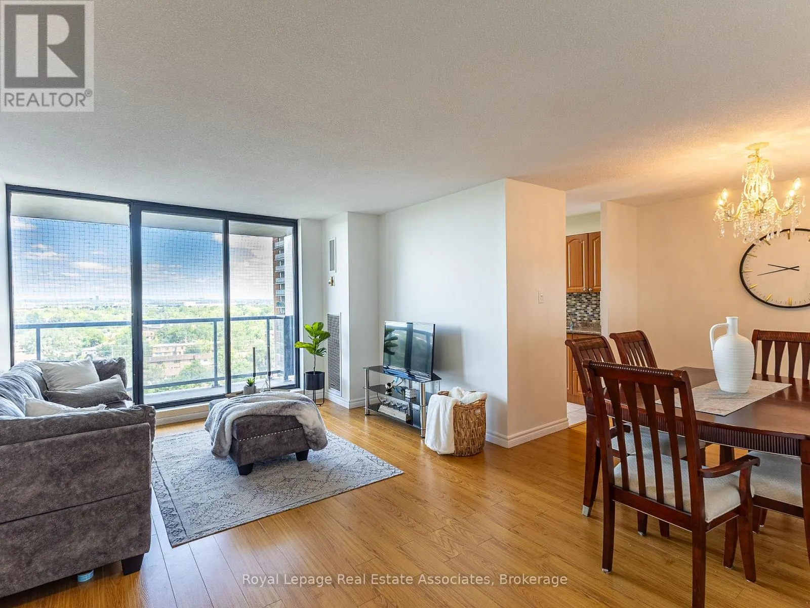1205 - 17 KNIGHTSBRIDGE ROAD