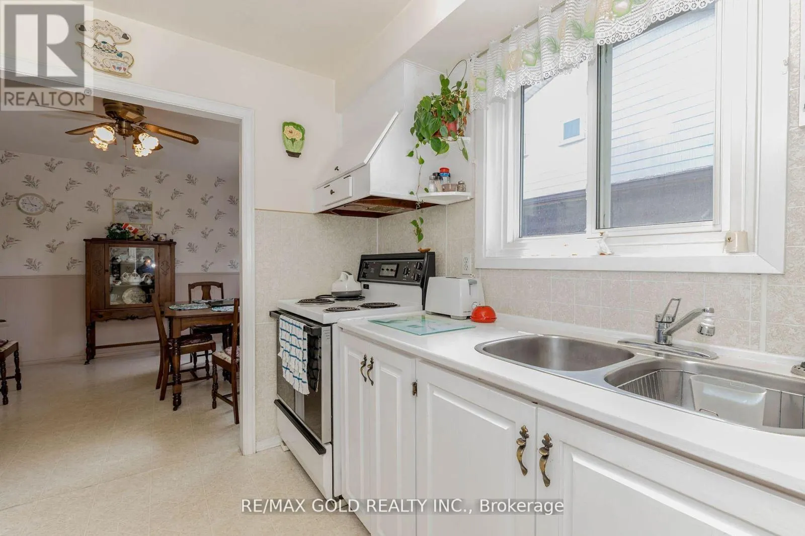 31 FALLINGDALE CRESCENT