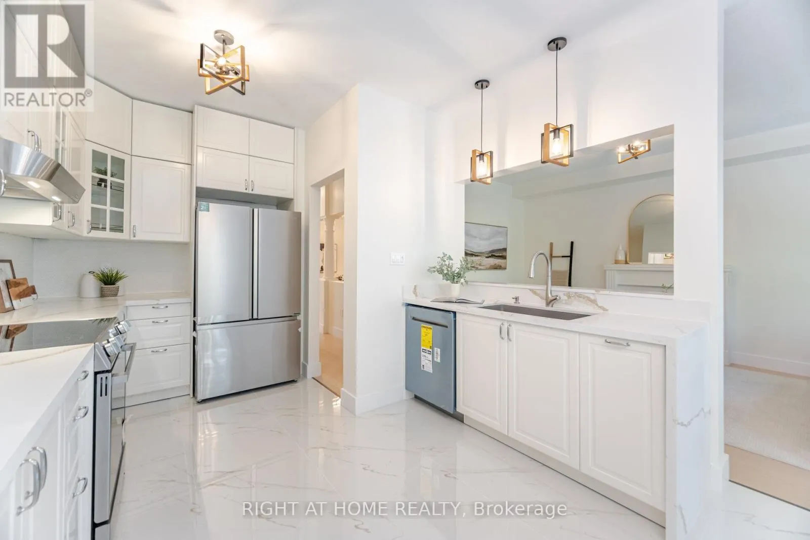 514 HUNTINGTON RIDGE DRIVE
