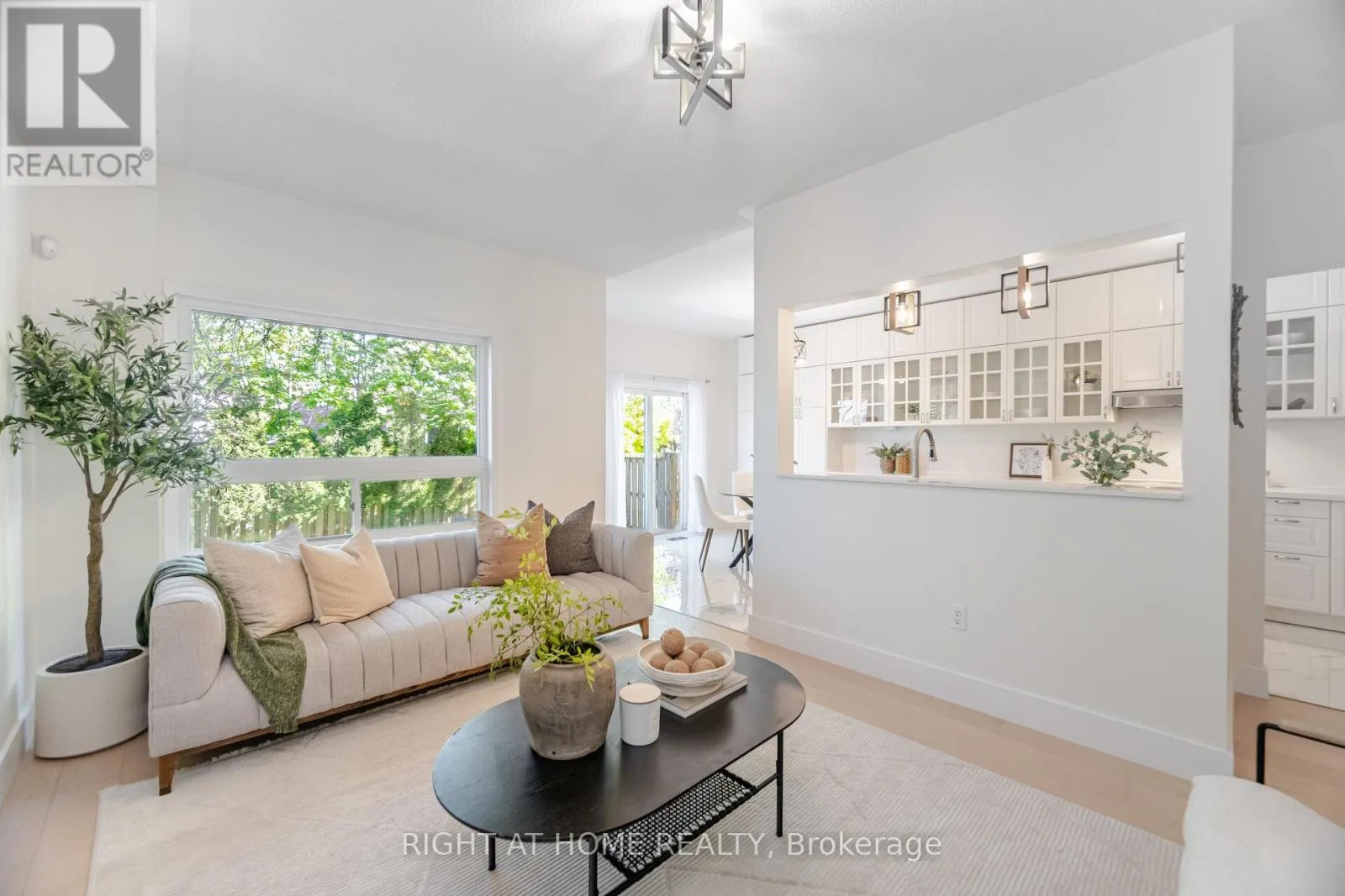 514 HUNTINGTON RIDGE DRIVE