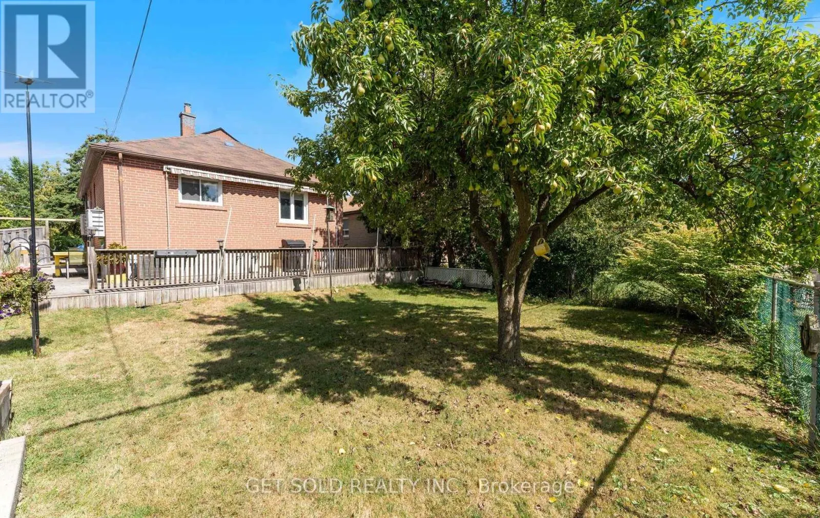 24 HUNTSMOOR ROAD