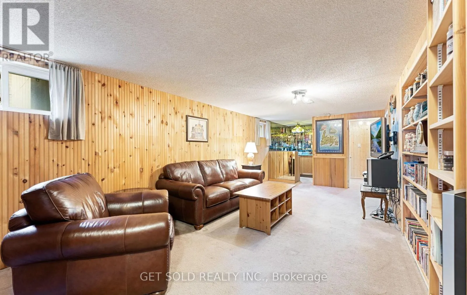 24 HUNTSMOOR ROAD