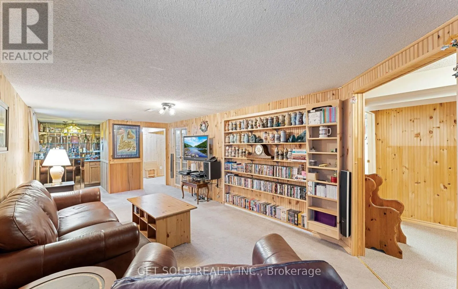 24 HUNTSMOOR ROAD