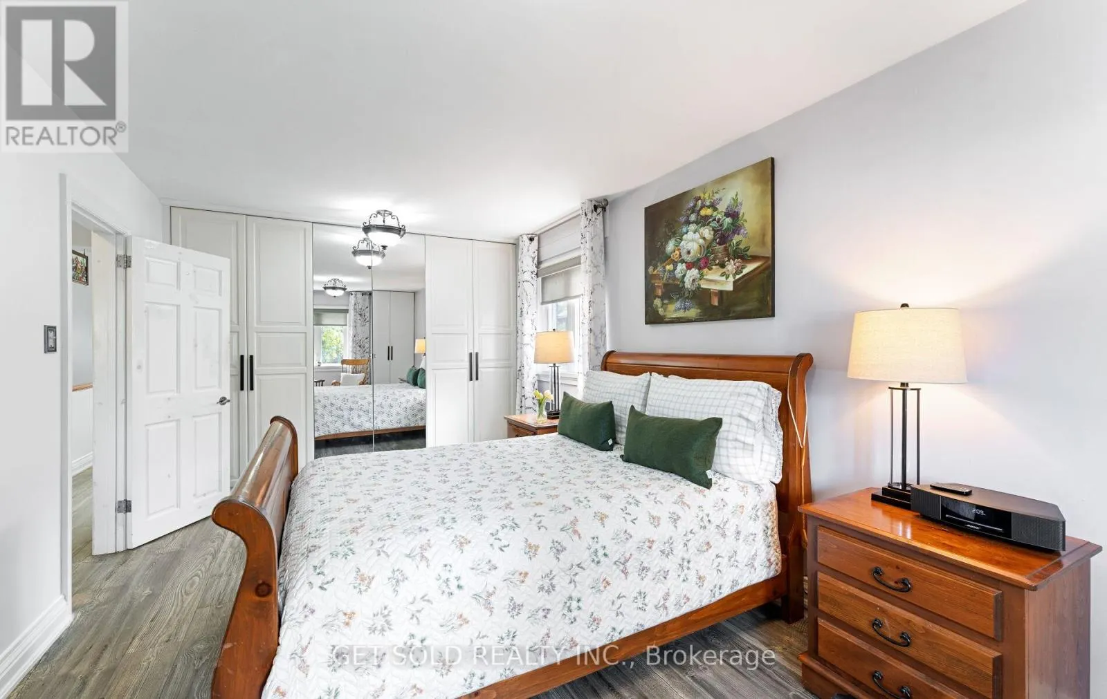 24 HUNTSMOOR ROAD