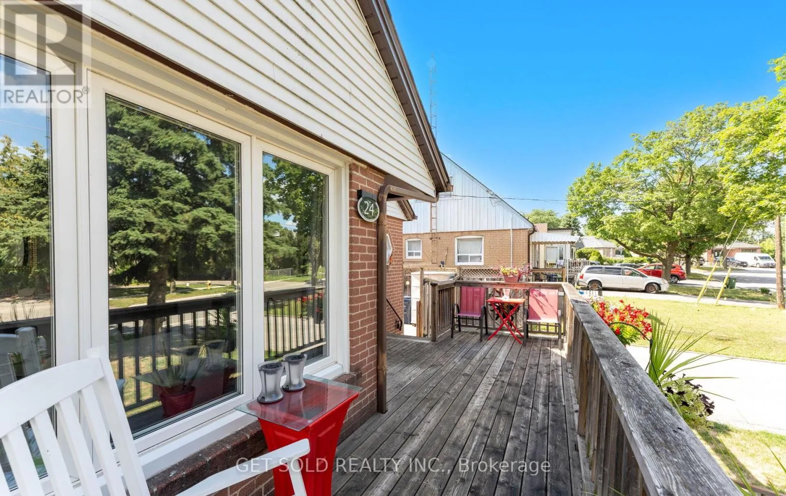 24 HUNTSMOOR ROAD