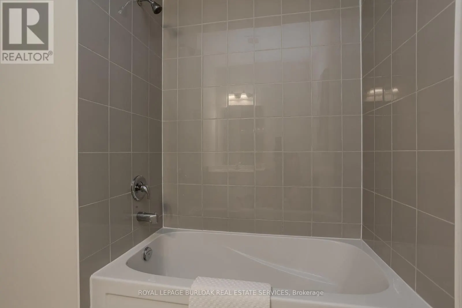 1407 OAKMONT COMMON