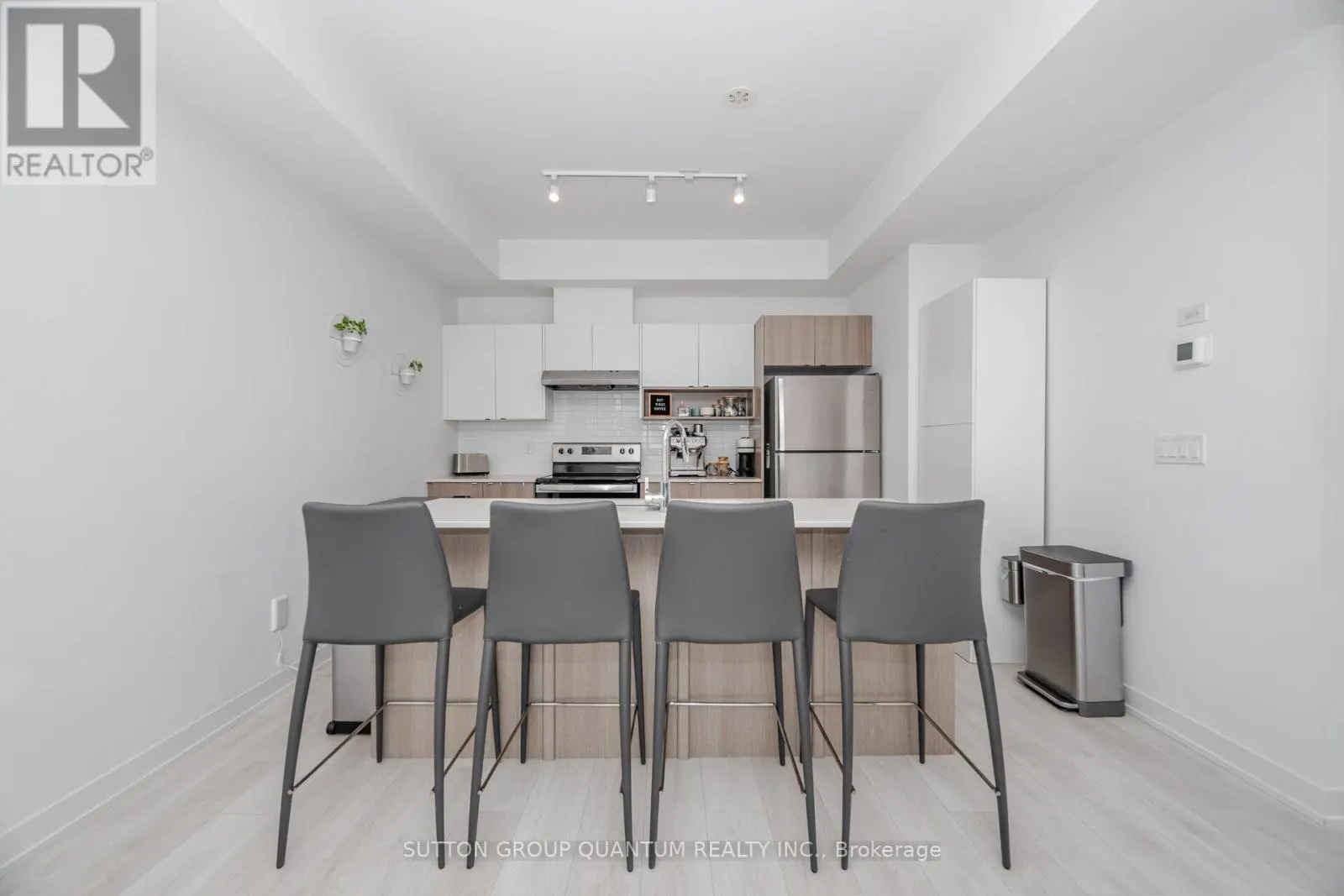 19 - 1121 COOKE BOULEVARD
