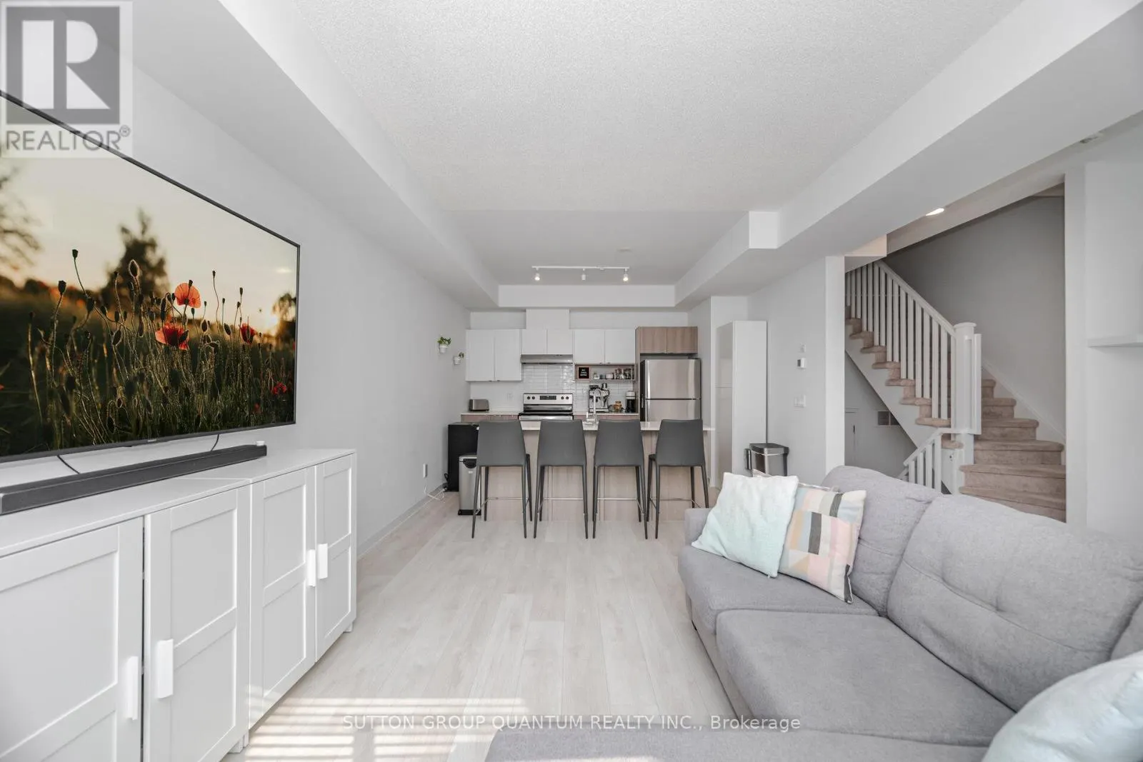 19 - 1121 COOKE BOULEVARD