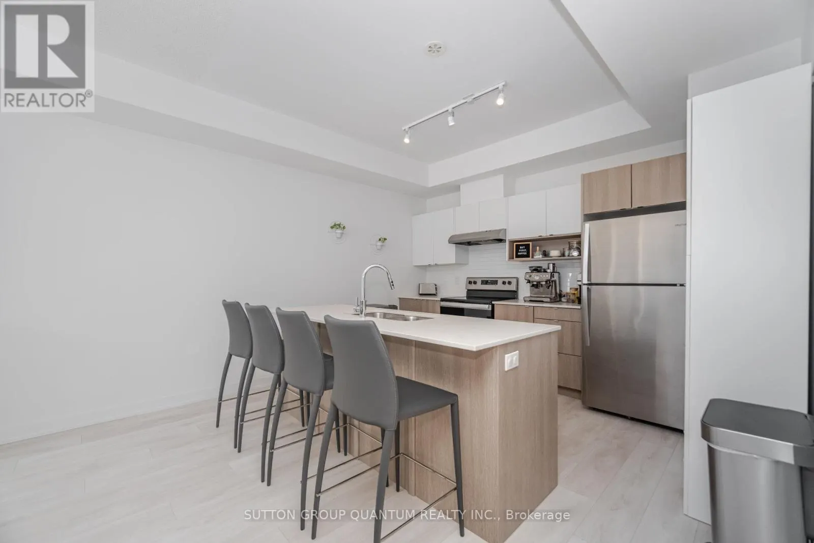19 - 1121 COOKE BOULEVARD