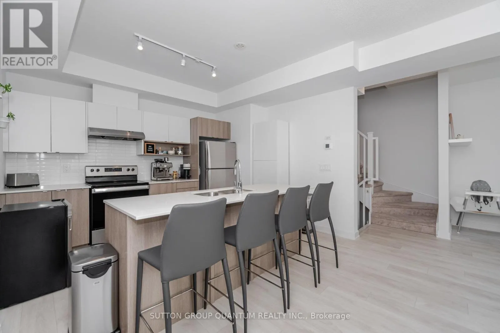 19 - 1121 COOKE BOULEVARD